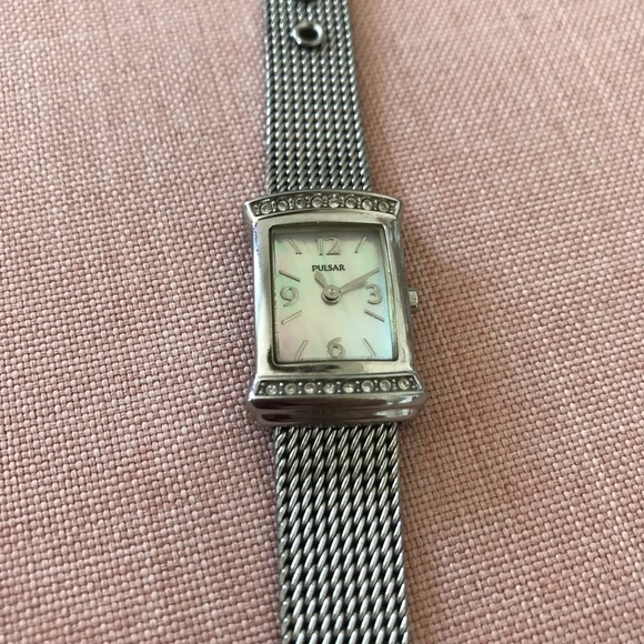 Accessories - Elegant Pulsar watch